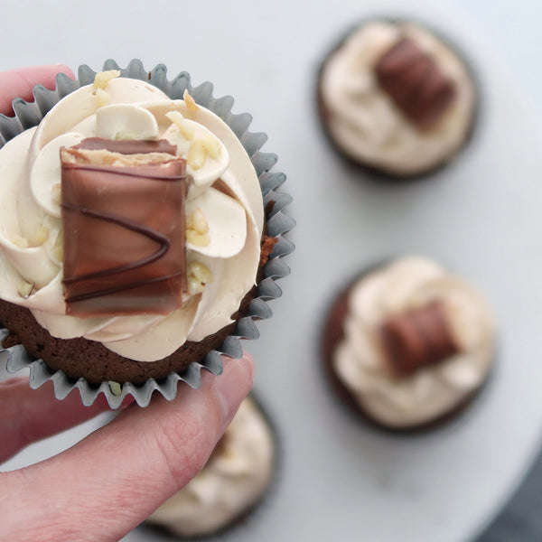 Kinder Bueno Cupcakes, Online Bakery