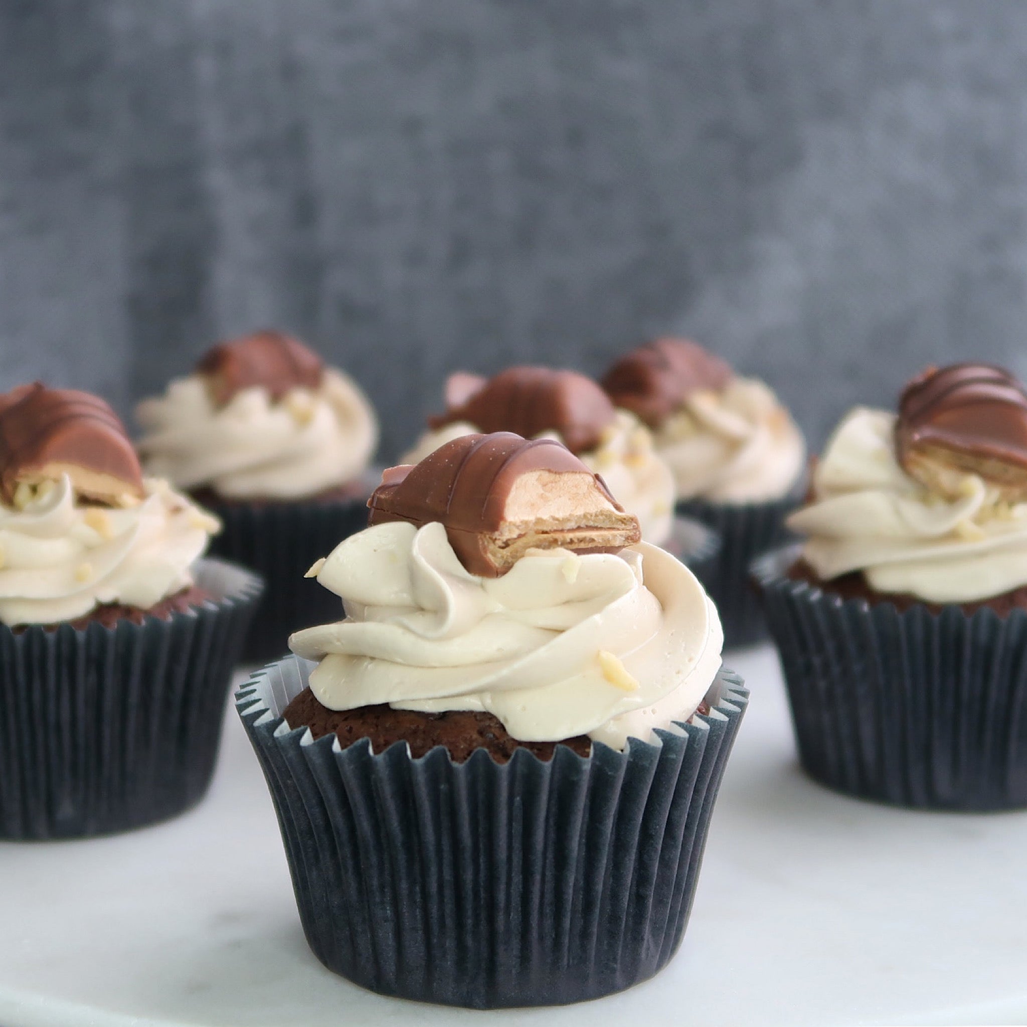 Kinder Bueno Cupcakes, Online Bakery